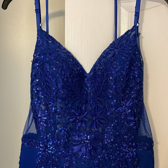 Beautiful Prom Dress - Picture 2 of 7